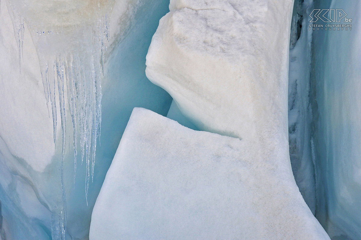 Gran Paradiso A close-up of one of the ice walls of the glacier. Stefan Cruysberghs